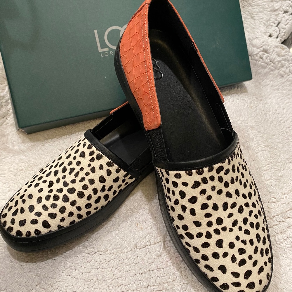 UNIQUE LOGOS PEACH & ANIMAL LOAFERS  FLATS  9M NIB NEW SALE